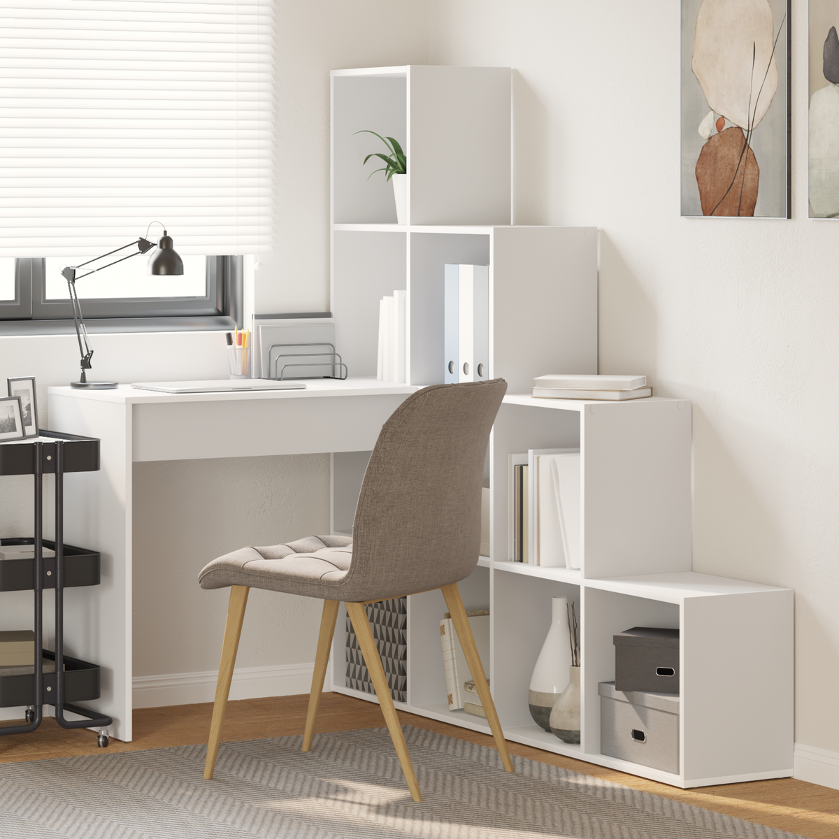 Weißer Eckschreibtisch für Homeoffice